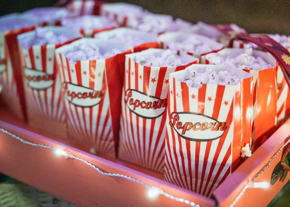 Moment détente autour d'un film en soirée